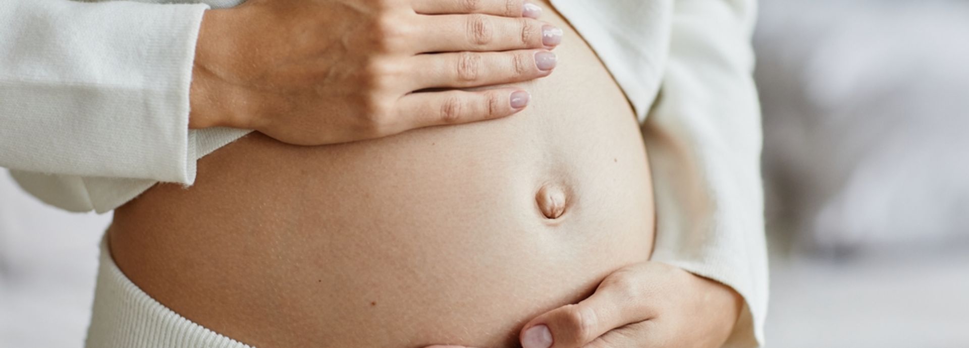 a-new-report-puts-australias-surrogacy-laws-under-the-spotlight